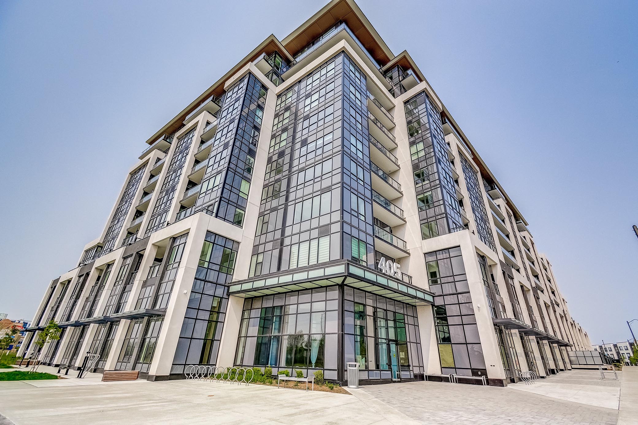 PH03-405 Dundas St W, Oakville